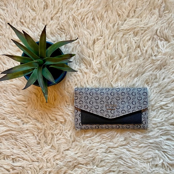 NEW Guess Monogram Wallet - Picture 2 of 5